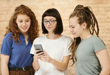 pexels-fauxels-3183192