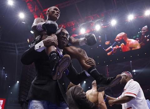 2025-04-26T222925Z_498792976_UP1EL4Q1QGZKZ_RTRMADP_3_BOXING-MIDDLEWEIGHT-EUBANK-BENN